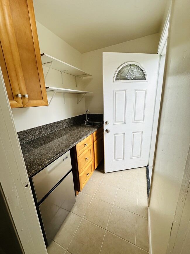 Kitchenette - 4738 Bogart Ave House
