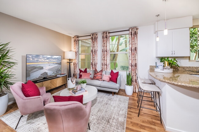 Photo - Woodbury Court Apartment Homes