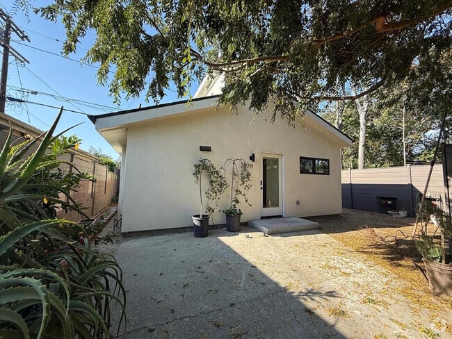 Building Photo - 2971 Finch St Rental
