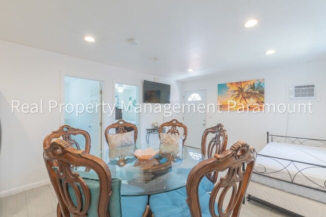 Photo - 1362 E 61st St Unit 1362
