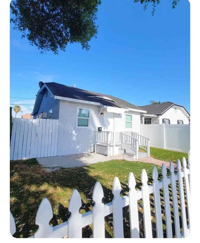 Building Photo - 720 Cota Ave