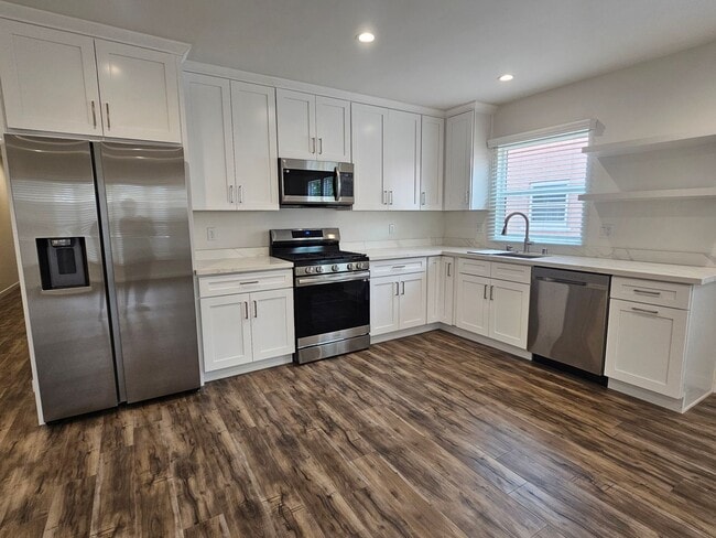 Photo - 1416-1418 E. Windsor Rd. Unit 1416 E. Windsor Rd.