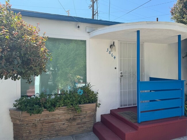 Building Photo - Beautifully renovated 2 bedroom 2 bath home w/ all utilities included! Unit 3864