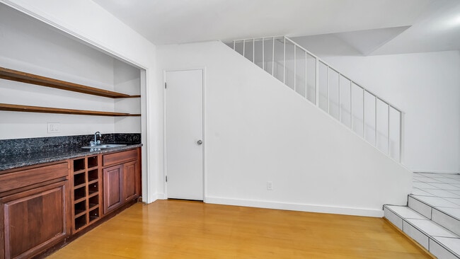 Photo - 129 Marguerita Ave