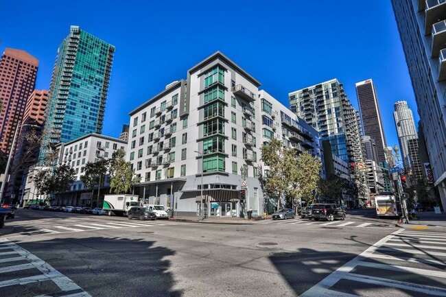 Building Photo - 645 W 9th St