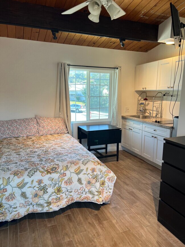 Photo - 3829 Rosemont Ave