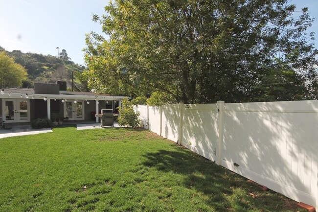 Photo - Unfurnished South of the BLVD. Minutes to Westside, Mulholland, 405. Roscomare Road Elementary