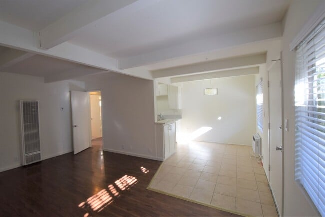 Photo - 6125 Whitsett Ave Unit 03