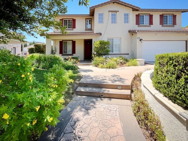 Building Photo - MUST SEE! Beautiful 3 bedroom + Loft + Office Space (or convert to 4th bedroom) + Large Backyard ...