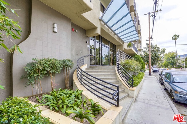Photo - 7320 Hawthorn Ave Unit 203