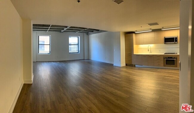 Building Photo - 727 W 7th St Unit 826 Rental
