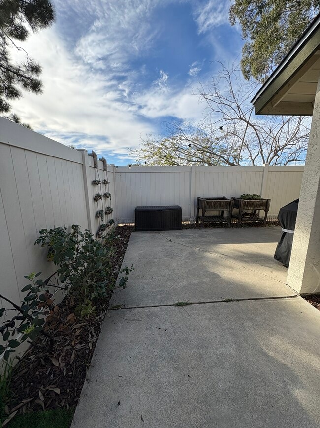 Photo - 136 Countrywood Ln