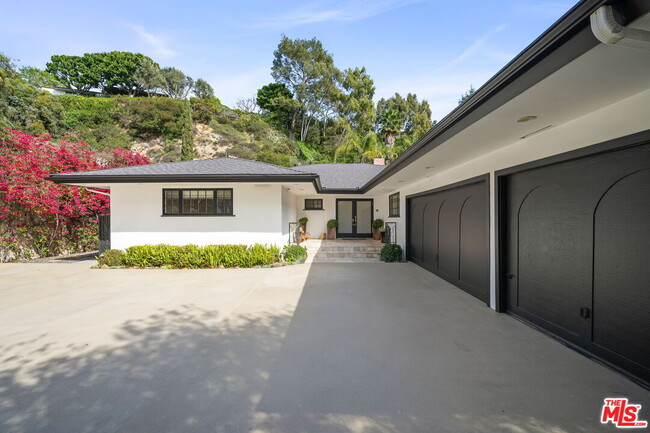 Photo - 9023 Alto Cedro Dr
