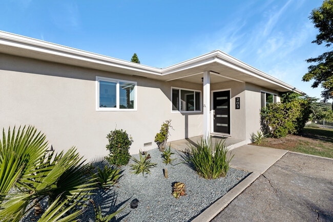 Building Photo - 205 Plymouth Dr