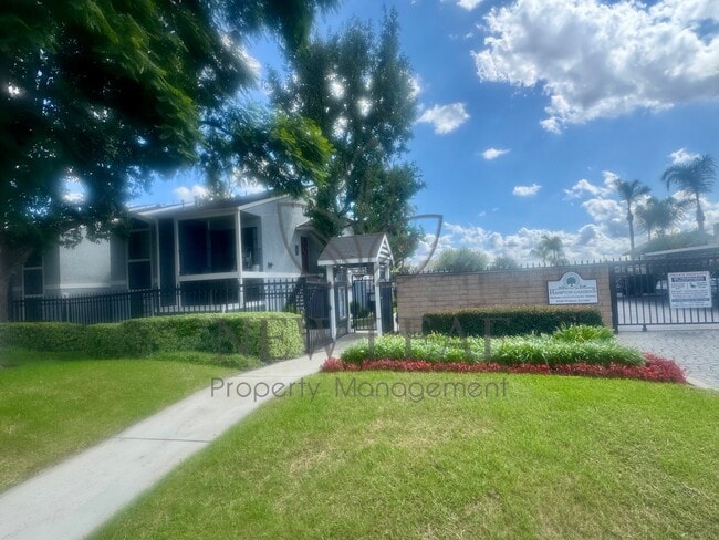 Building Photo - 5165 Walnut Ave
