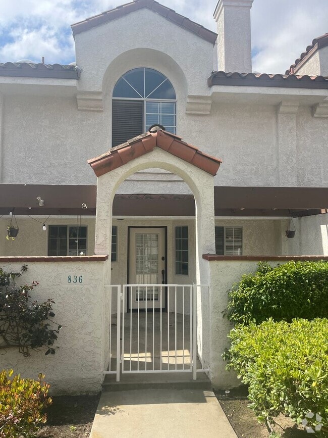 Building Photo - Beautiful Condo Palm Colony Camarillo