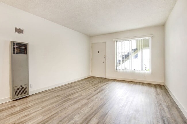 Photo - 937 6th St Unit 5