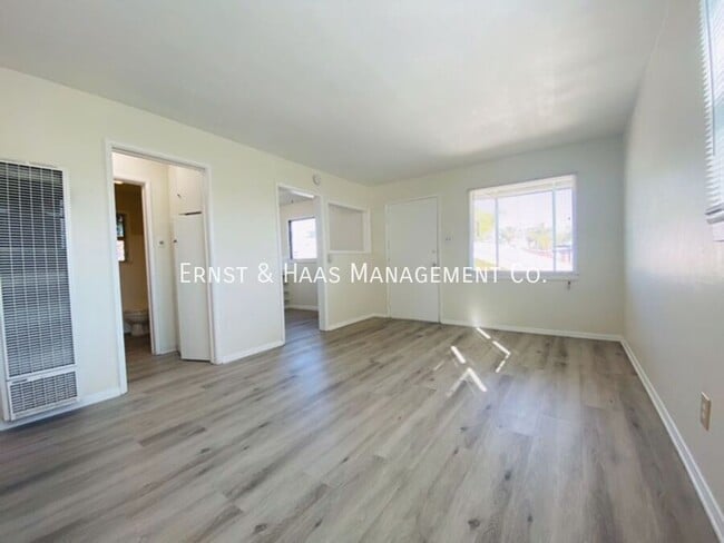 Photo - 1442 E 4th St