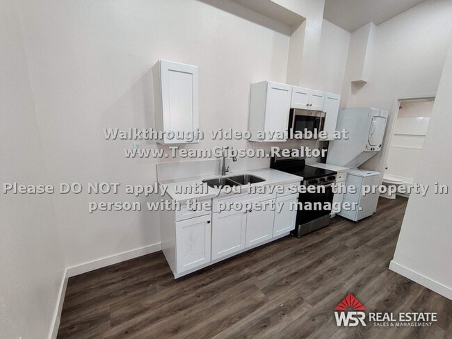 Building Photo - 1960 Summertree Dr Unit 2