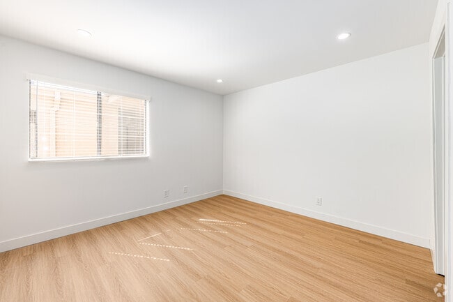 1BR, 1BA - 750SF - Bedroom - 800 Orange Grove Ave