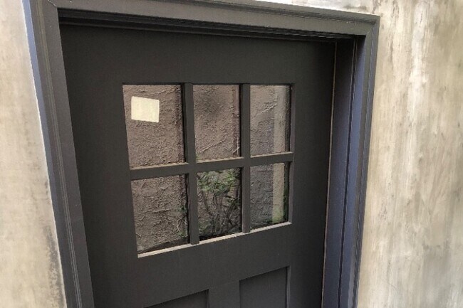 Studio entrance - 202 39th St Unit Studio B Furnished