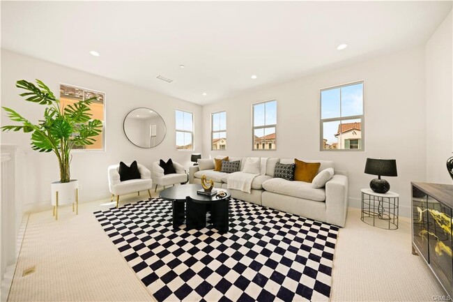 Photo - 128 Mossvine