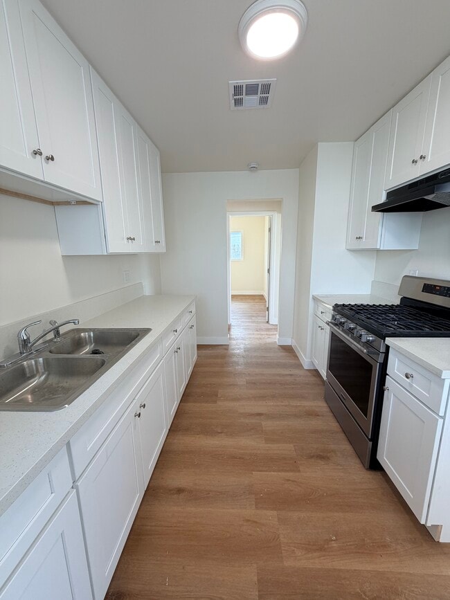 Photo - 7767 Colwyn Ave