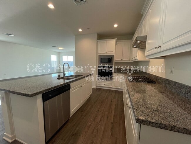 Photo - 28432 Abbey Ln