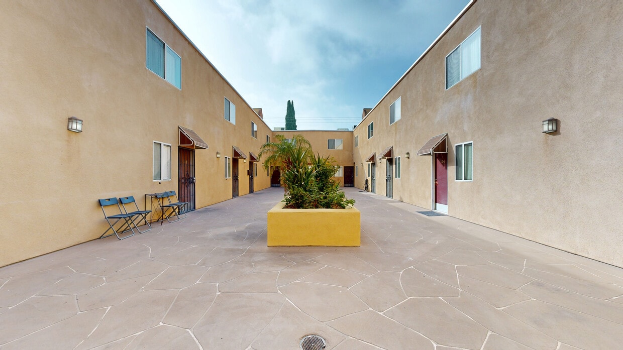 3D Tour - 14740 Erwin St.