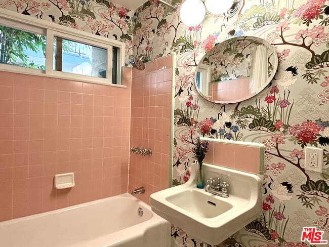 Building Photo - 1325 Washington Ave Unit B