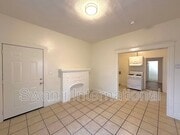 Photo - 932 W 62nd St