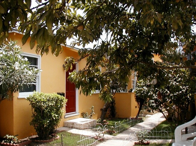 Building Photo - 3120 Colorado Ave Unit B