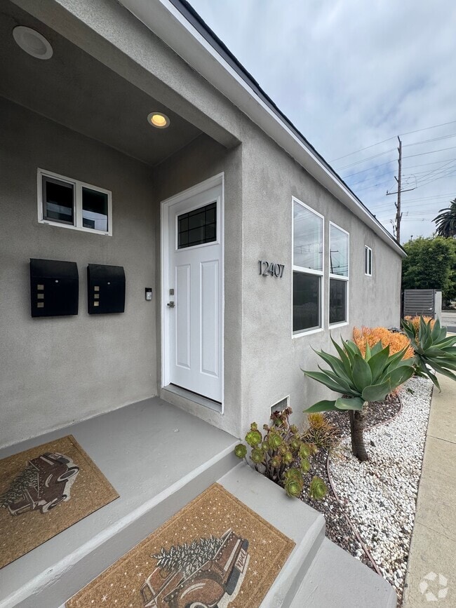 Building Photo - 12407 Havelock Ave Unit 1 Rental
