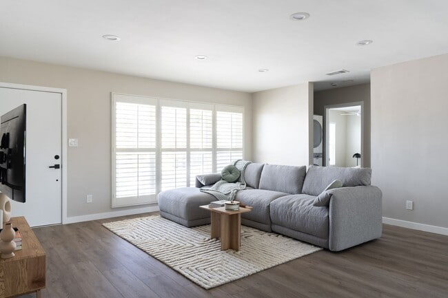 Photo - 6407 Richard St