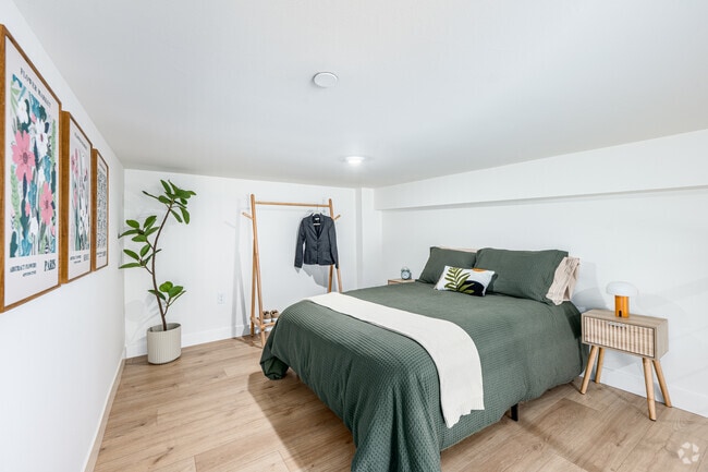 Studio - 471SF - Bedroom - Step Apartments
