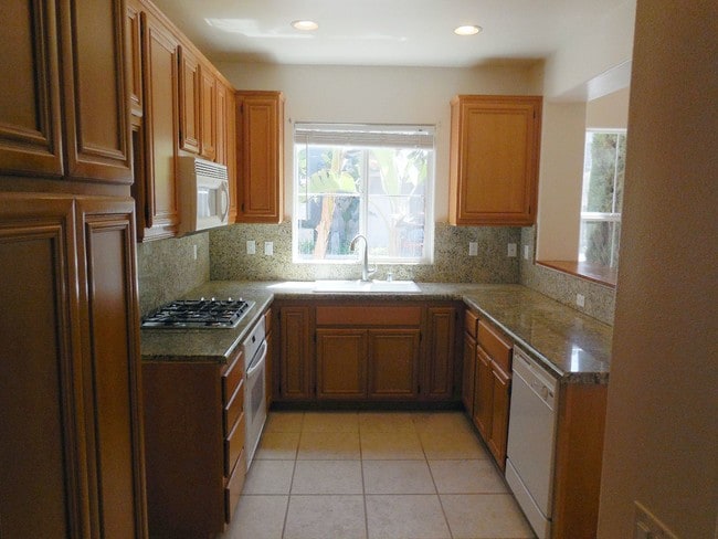Photo - 3355 Shadetree Way