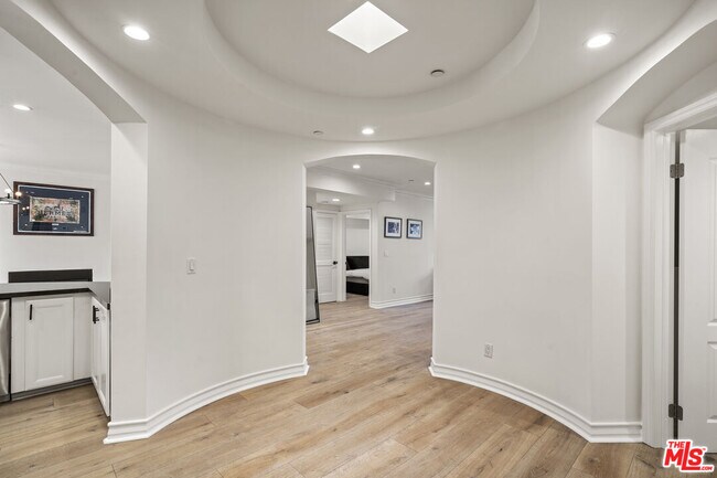 Photo - 122 N Clark Dr Unit 405