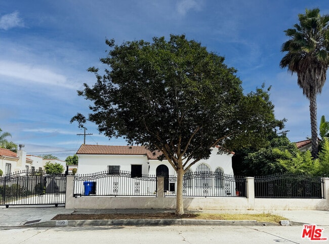 Photo - 920 Cochran Ave House