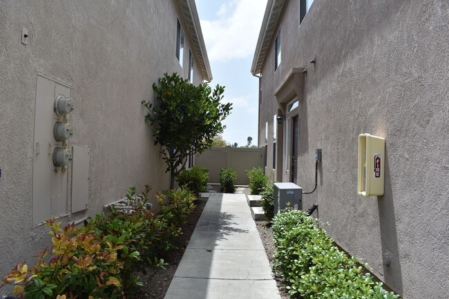 Photo - 3 bd 2.5 ba, Condo With Community Pool (Chula Vista, 91910)