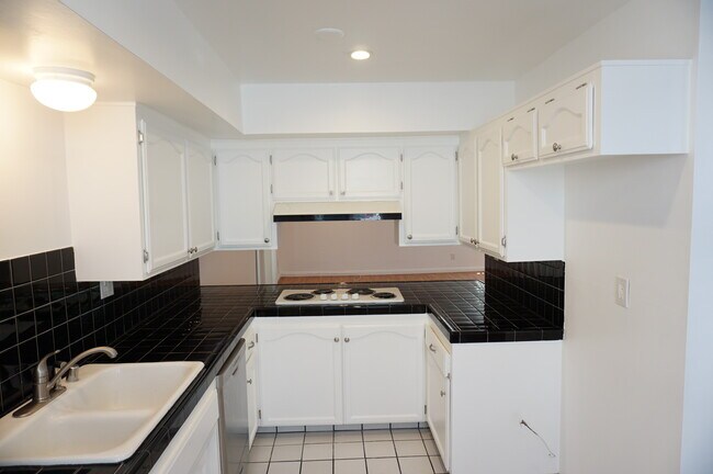 Photo - 4610 Densmore Ave Unit 20