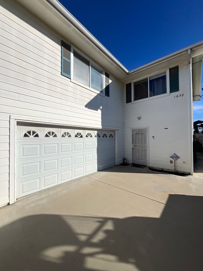 Photo - 1632 McClelland St