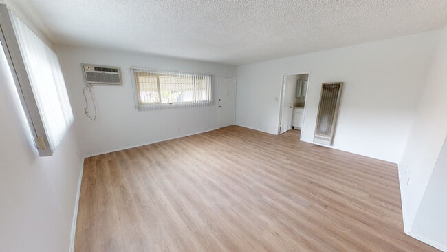 Photo - 317 Milford St