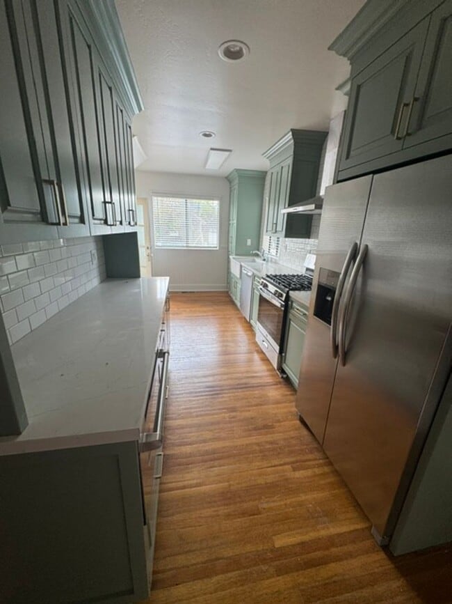 Building Photo - 1698 Myrtle Ave Unit 3504 Park