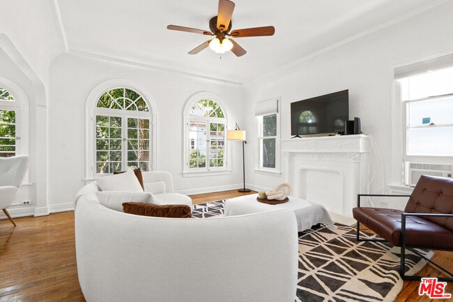 Photo - 444 N Orange Grove Ave Unit 444 1/2