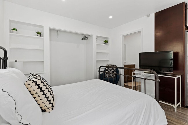 Photo - 512 W Juniper St