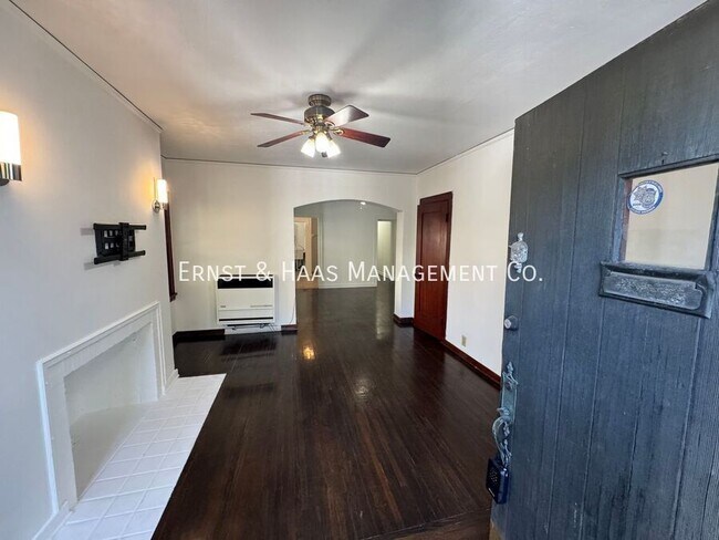 Photo - 528.5 N Kenmore Ave