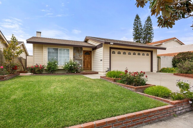 3-Bed, 2-Bath Single-Family Residence With... - 3-Bed, 2-Bath Single-Family Residence With... House