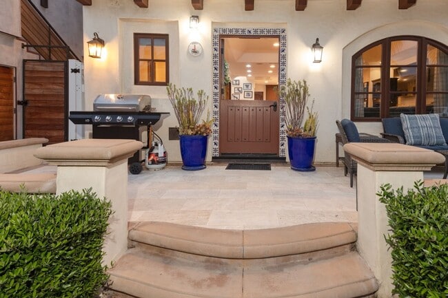 Photo - Newport Beach Balboa Peninsula Beach House with Rooftop Deck | Weekly & 30+ Night Stays