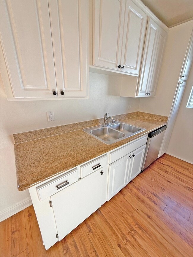 Photo - 5000 Whitsett Ave Unit 203