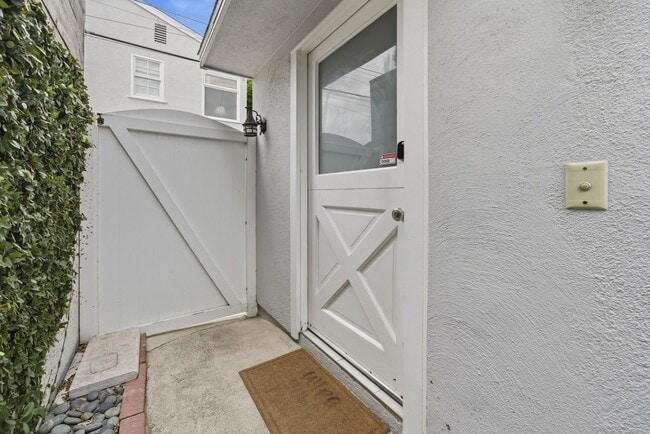 Photo - Newly Remodeled 3-Bedroom on Balboa Island... Unit 309 1/2 Onyx